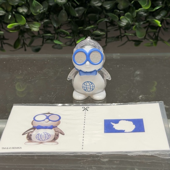 World Explorer Action Figure Set - Picture 7 of 7